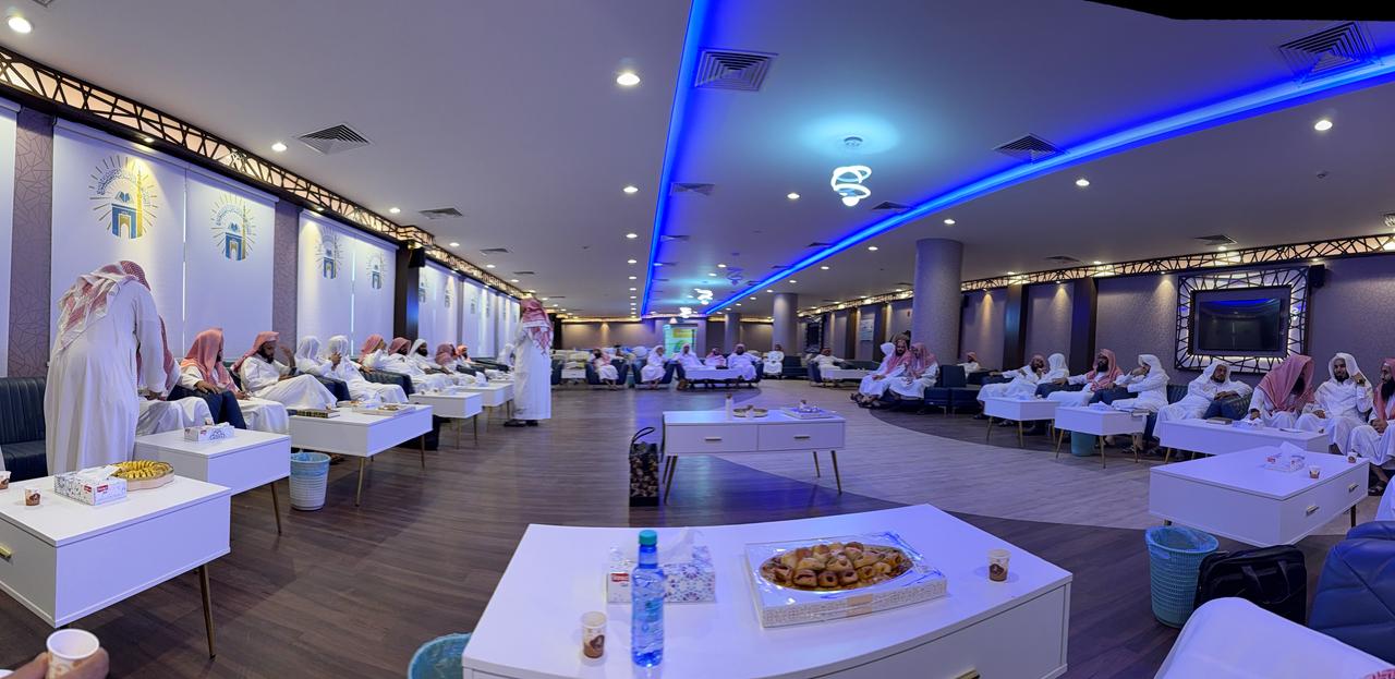 أقامت كلية الشريعة لقاء المعايدة لمنسوبي الكلية احتفاء بعيد الفطر المبارك